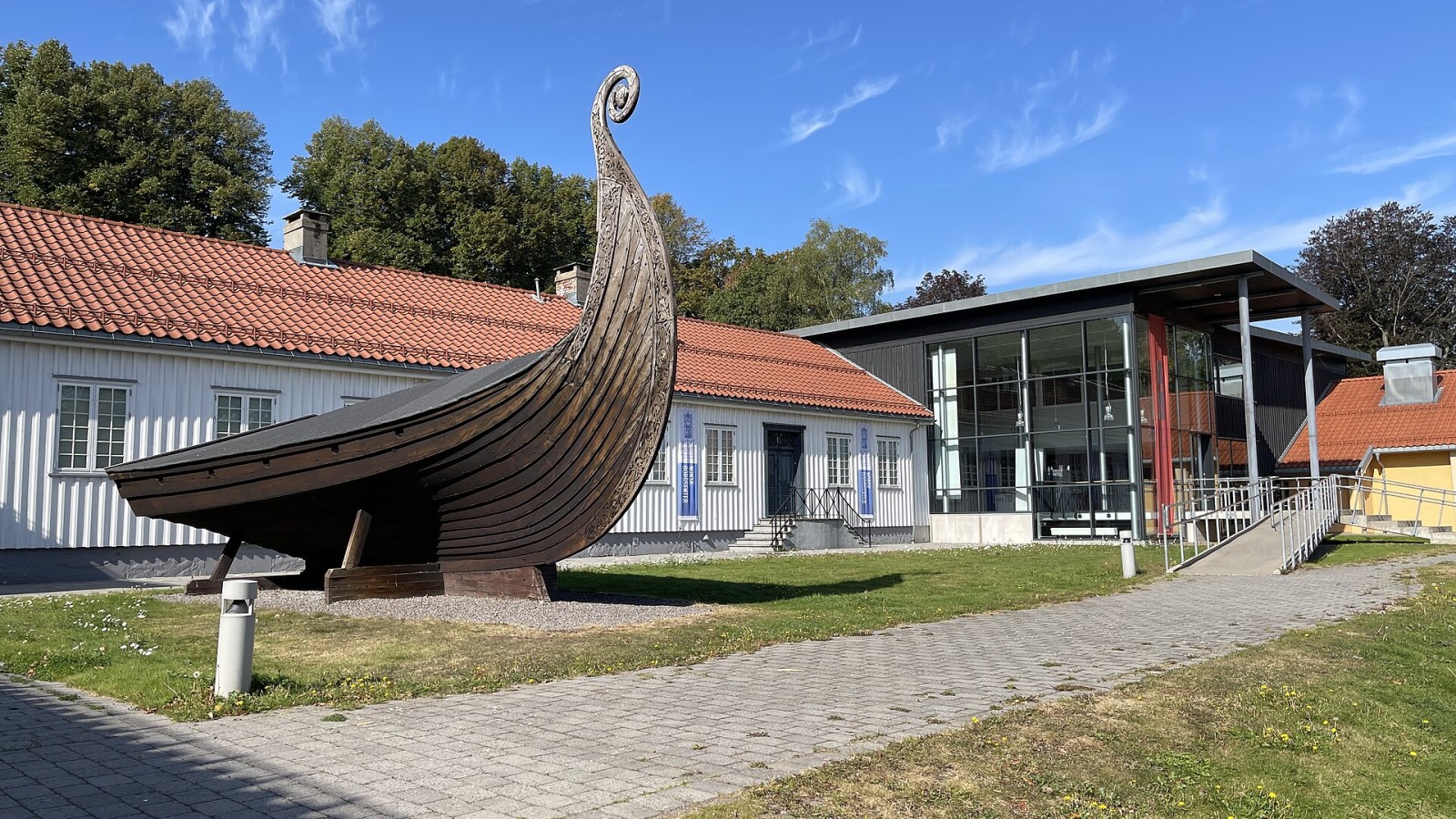 The Slottsfjells Museum (Norwegian: Slottsfjellsmuseet), a museum of local/regional history and culture in Tønsberg, Norway: Replica of the prow of the Oseberg Viking ship, with wooden carvings, elaborate animal ornament