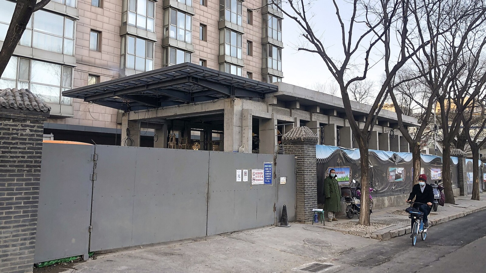 Schrödinger’s Line 19: No one is sure when and how will it open. This station, according to the construction workers, has two exits located beneath the ground: One on the northeast, under a proposed building, and the oth
