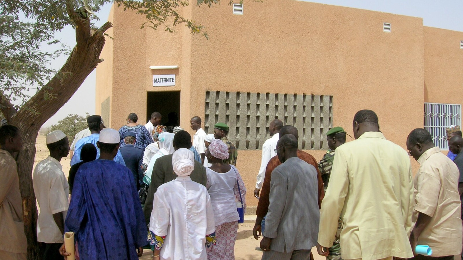 Foreign and Nigerien dignitaries visit the Dosso Maternity Clinic in Dosso, Niger. Original caption reads "Residents of Dosso, Niger, led by local leaders and Bernadette Allen, the U.S. ambassador to Niger, enter the mai