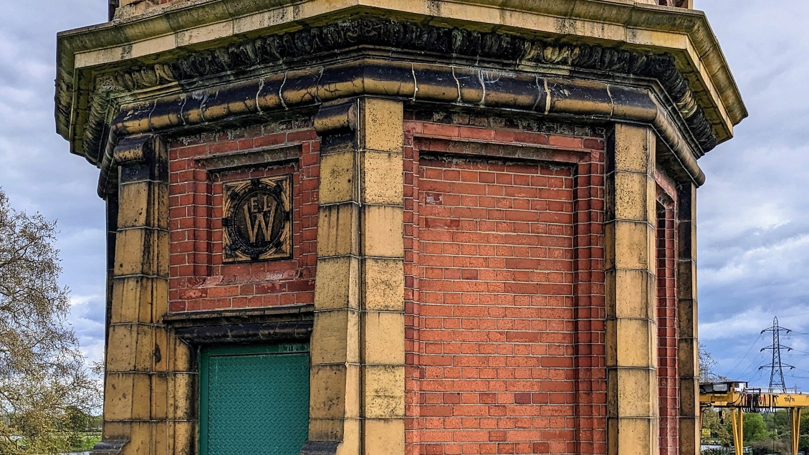 This tower (and a similar one at the north end of the reservoir) were built by the East London Waterworks Company. They contain valves to control the flow of water pumped between the river and the reservoirs. Source: htt