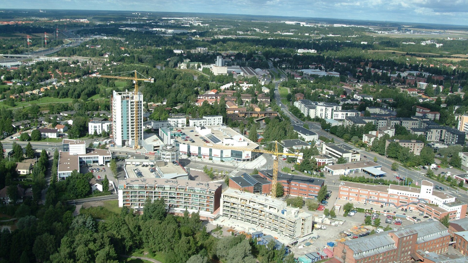 Skanskan asuntohankkeet Tikkurilassa – As. Oy Kielotorni ja As. Oy Vantaan Silkinkaari.