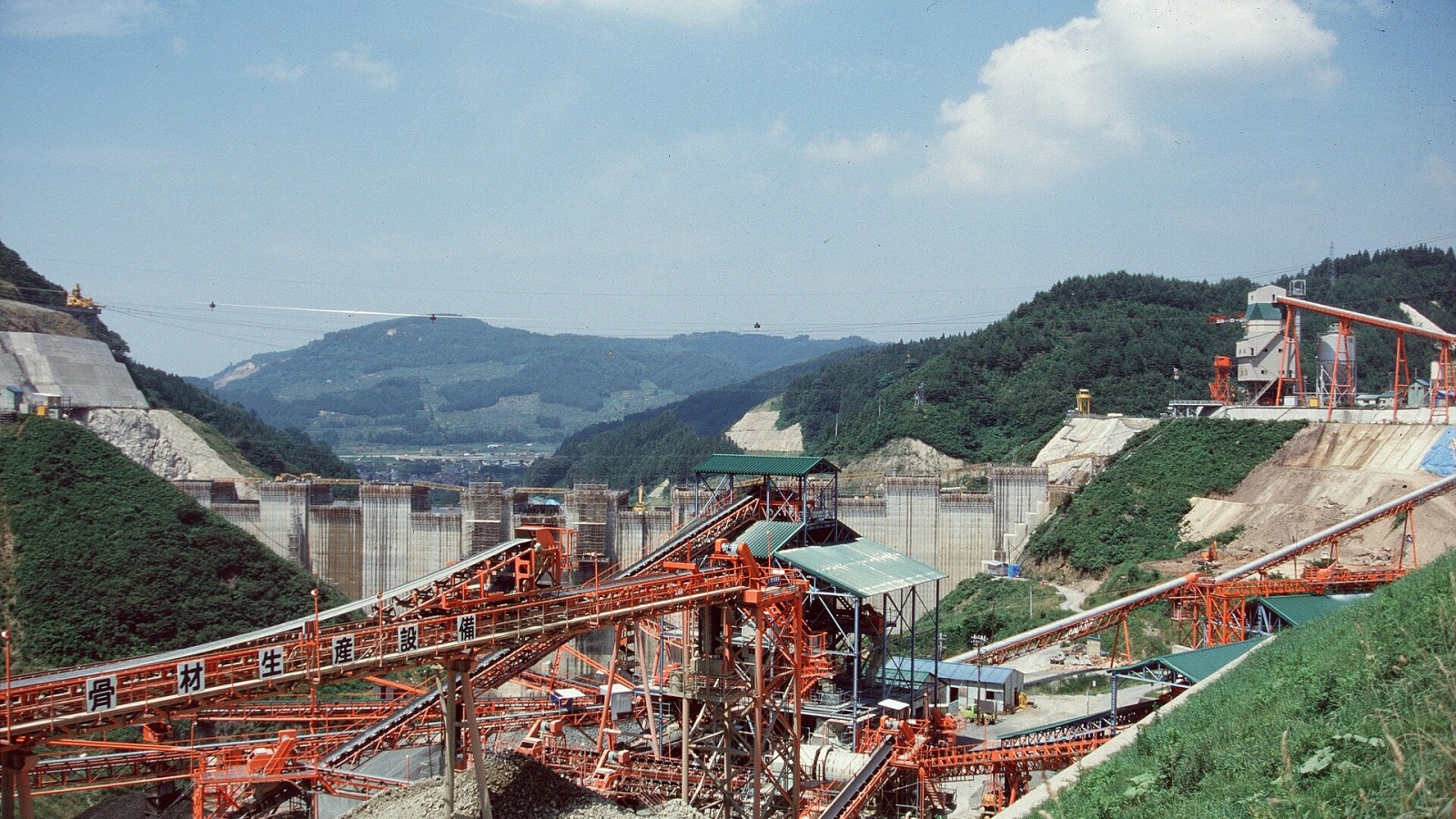 photographs taken during our trip, April 1985, by Trans-Siberia Express from Hoek van Holland with a stopover in Moskou, to Nachodka at the easternmost border of the then USSR. By ship to Japan, by underground to our fir