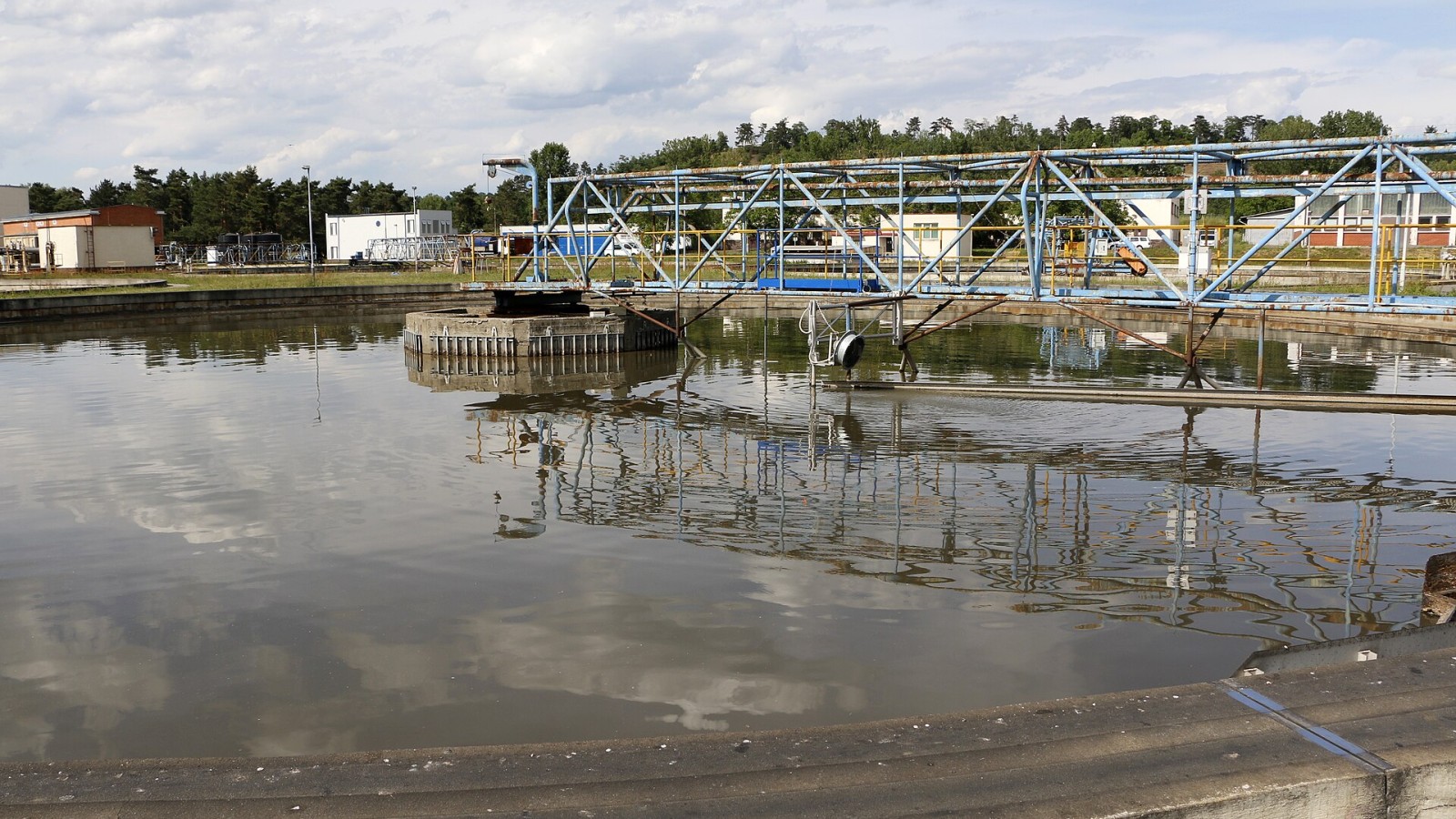 Primary settling tank of Existing Water Line. Prague Central Wastewater Treatment, Prague.