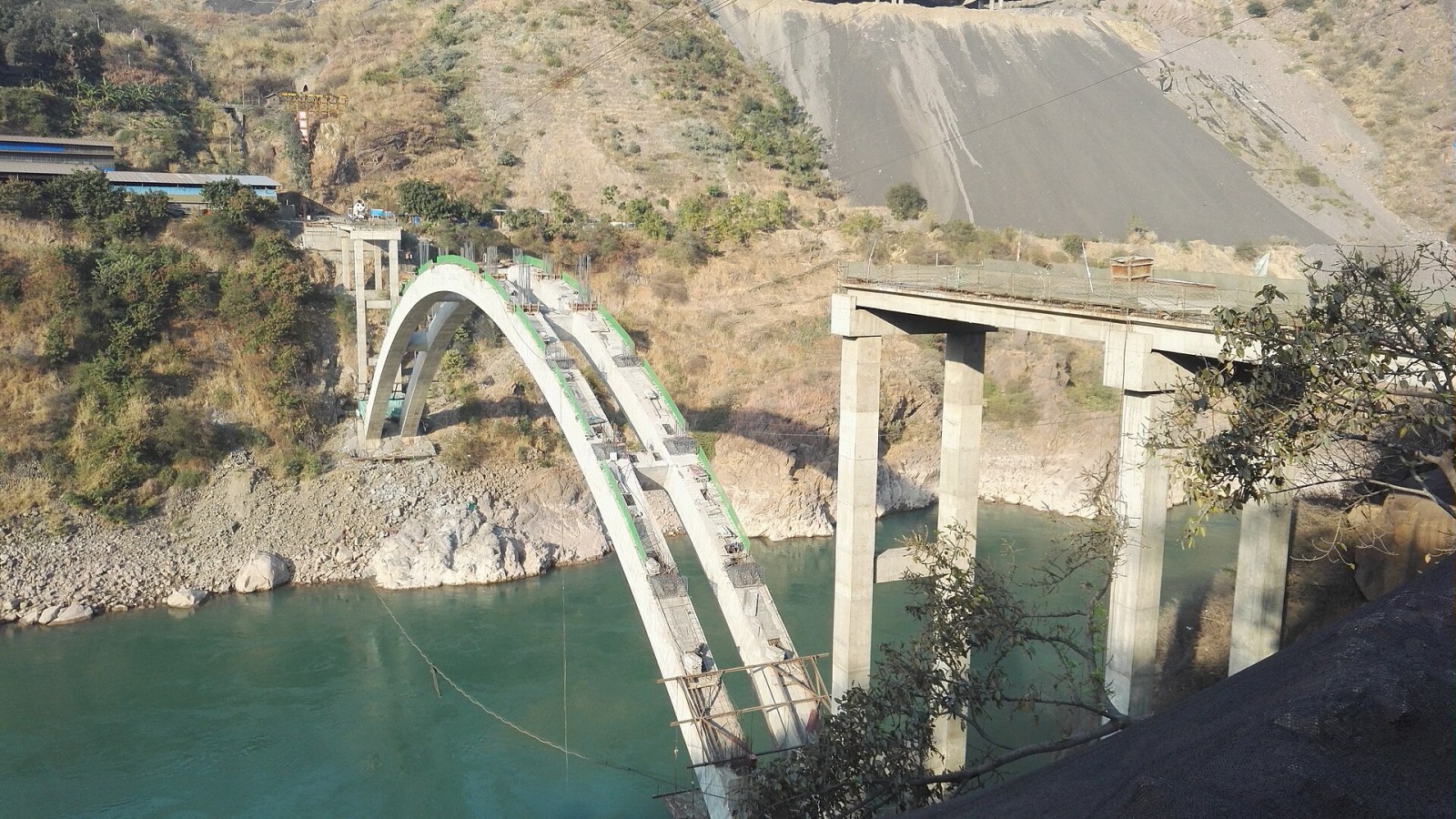 Pipeline Bridge 503 (503管桥) under construction over Jinsha River. It also named Xinzhuang Pipeline Bridge. It is a part of the Guanyinyan water diversion project. The bridge got its name from a nearby fossil fuel power p