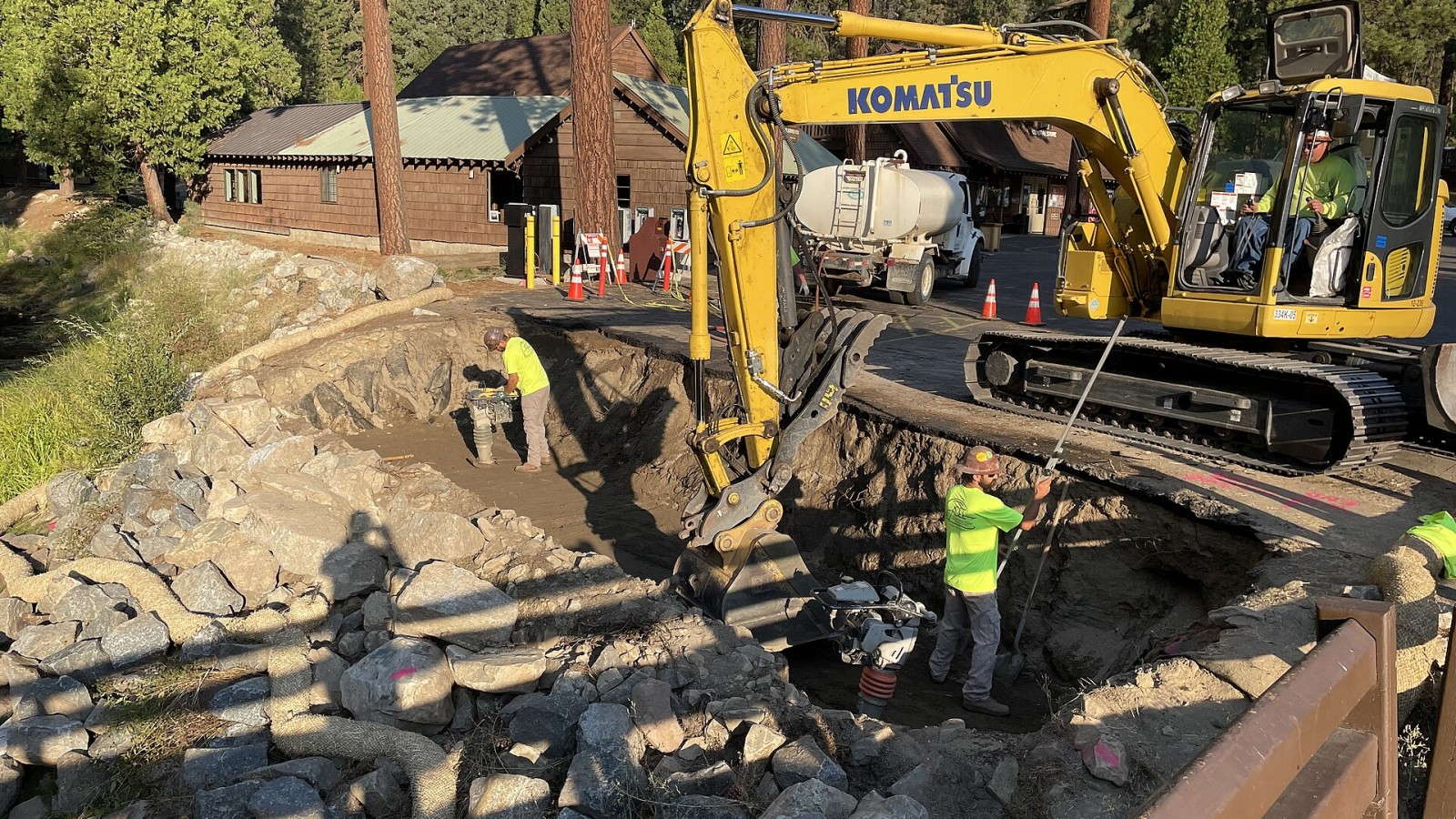 Tenmile Asphalt Rehabilitation and Bridge Replacement Project in action. With oversight from engineers and the Hume Lake Ranger District Recreation and Public Services staff, the local contractor began the excavation and