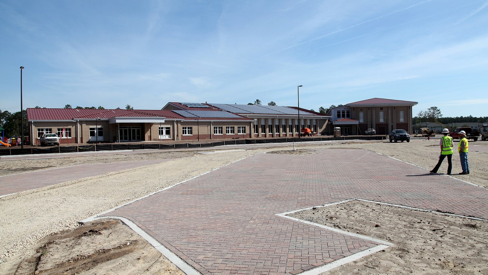 The new Murray Elementary School includes 456 solar photovoltaic panels and 10 solar water heating panels on the roof. These panels will augment the facility's total electrical usage, and heat about 40 percent of the bui