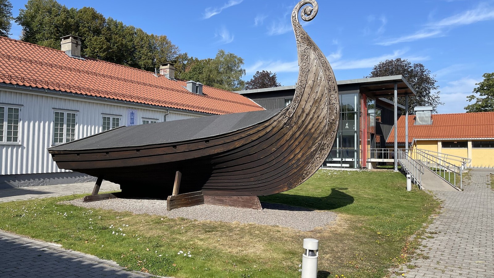 The Slottsfjells Museum (Norwegian: Slottsfjellsmuseet), a museum of local/regional history and culture in Tønsberg, Norway: Replica of the prow of the Oseberg Viking ship, with wooden carvings, elaborate animal ornament