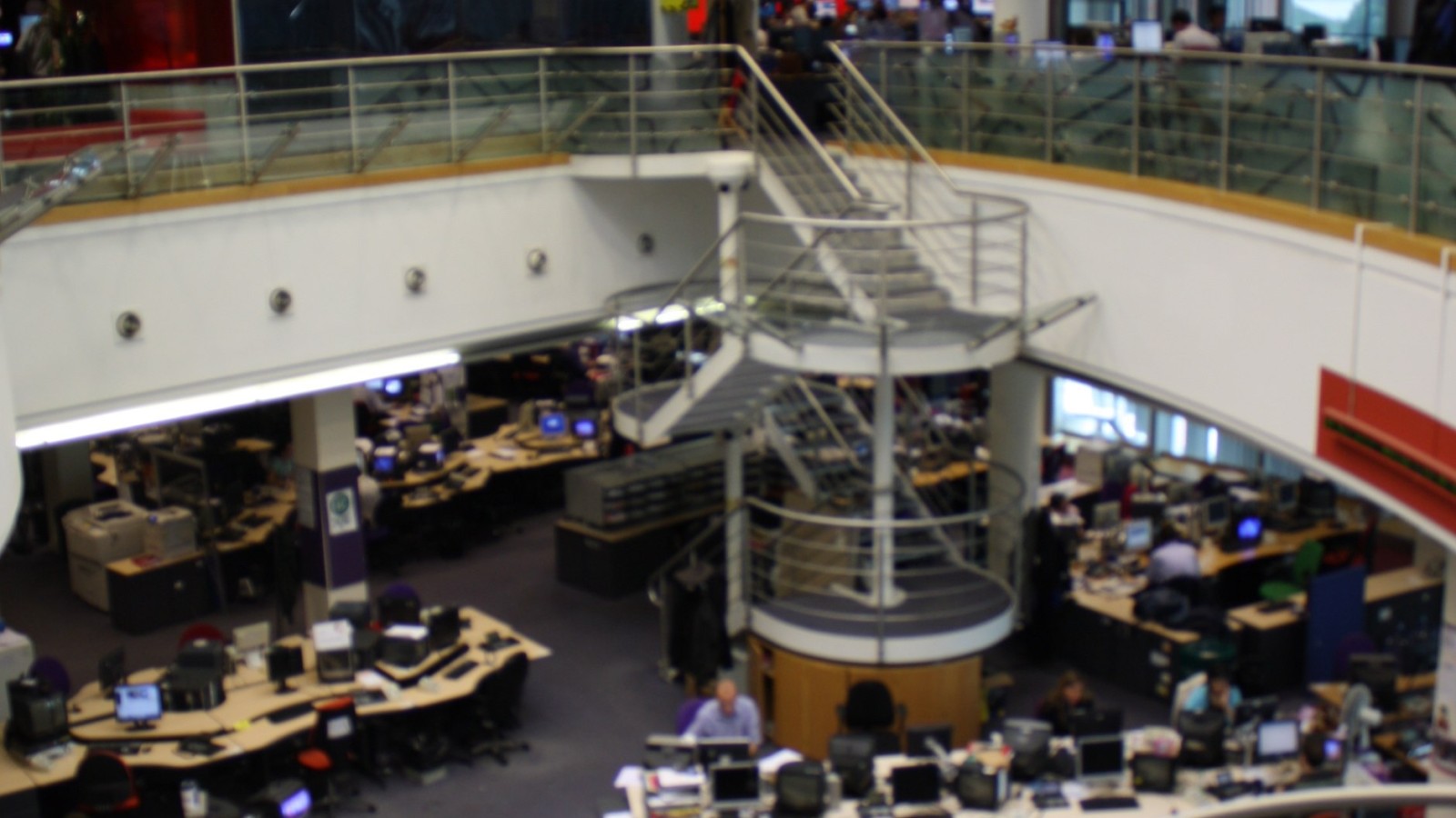 Photograph of the Newsroom at BBC Television Centre.