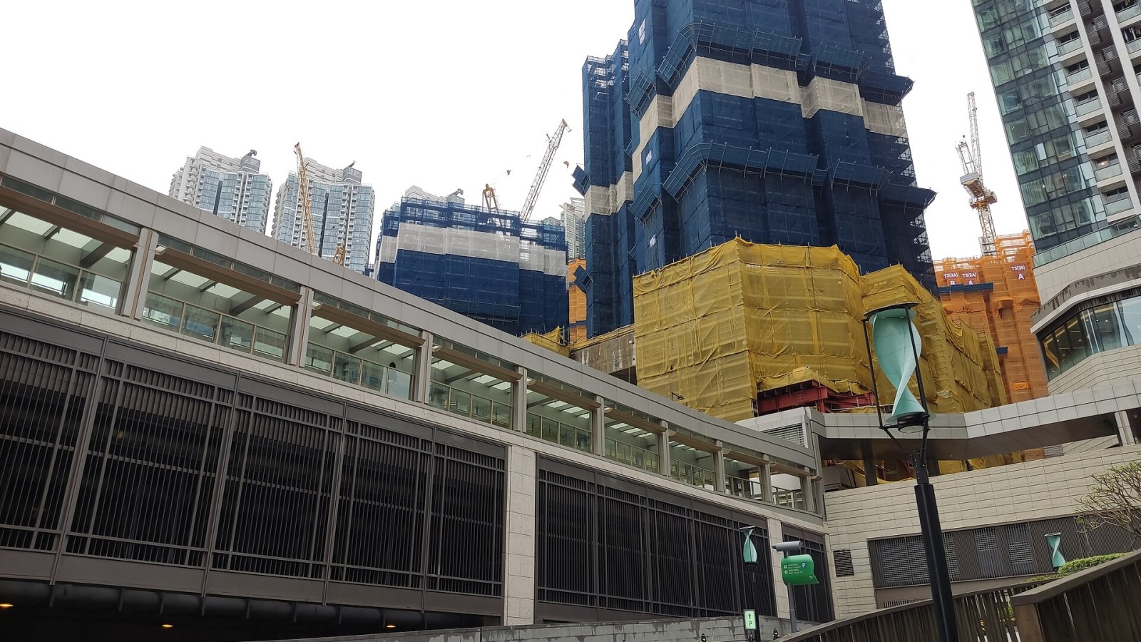 HK SKD 將軍澳 TKO zh:日出康城 LOHAS Park LP6 residential building in March 2023