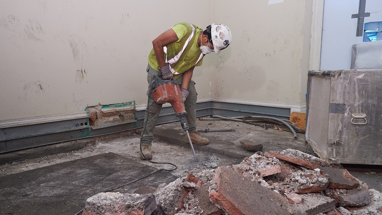 Construction work continues in the Cannon House Office Building's north wing. Phase 2 of the Cannon Renewal Project began in January 2019 and is scheduled to be complete in November 2020. The entire north side of the bui
